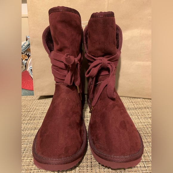 Maroon short boots - NEW NWT size 9 furry inside! - Picture 1 of 9